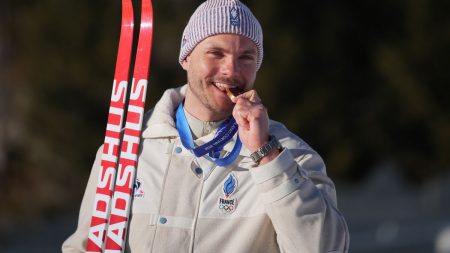 Sebastian Samuelsson imponerad av Émilien Jacquelins överraskande övergång till proffscykling