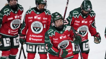 Frölunda besegrade Färjestad med 5–2 i SDHL-premiären.