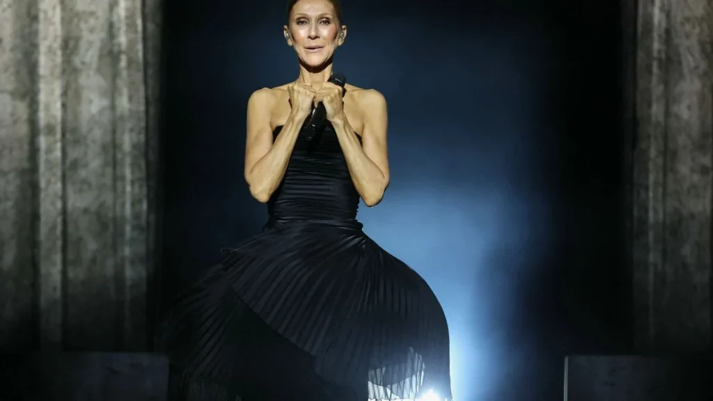Celine Dion gör en känslosam comeback i Paris – till jubel och applåder