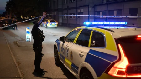 Here are a few natural ways to rewrite this title in Swedish, depending on the style you prefer:
Most direct and natural translation:
Ett år utan dödliga skjutningar i Göteborg, enligt polisen.
More news-style (using a dash for a punchier feel):
Ett år utan dödliga skjutningar i Göteborg – uppger polisen.
Using an active voice (common in Swedish headlines):
Polisen: Ett år utan dödliga skjutningar i Göteborg.
Slightly more formal:
Polisen rapporterar ett år utan dödliga skjutningar i Göteborg.
All of these are correct, but the first one is the most literal and commonly used translation.