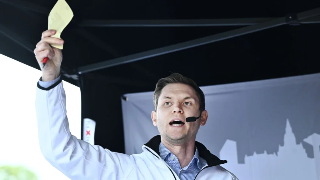 Örebropartiet långt ifrån en riksdagsplats medan rösträkningen fortsätter