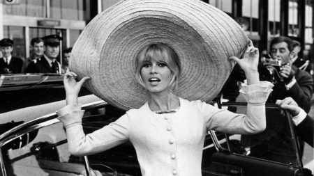 Brigitte Bardots balettskor och diamantringar auktioneras ut på måndag