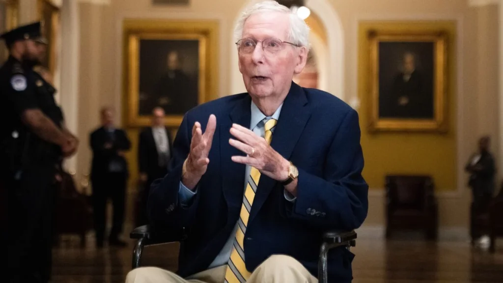 Republikanske veteranen Mitch McConnell återvänder till kongressen efter lång sjukskrivning.