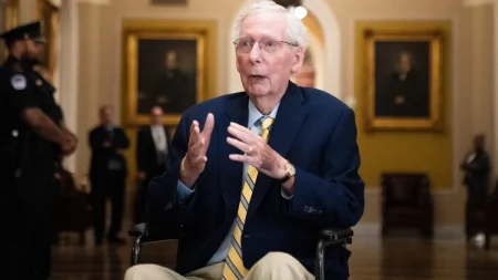 Republikanske veteranen Mitch McConnell återvänder till kongressen efter lång sjukskrivning.