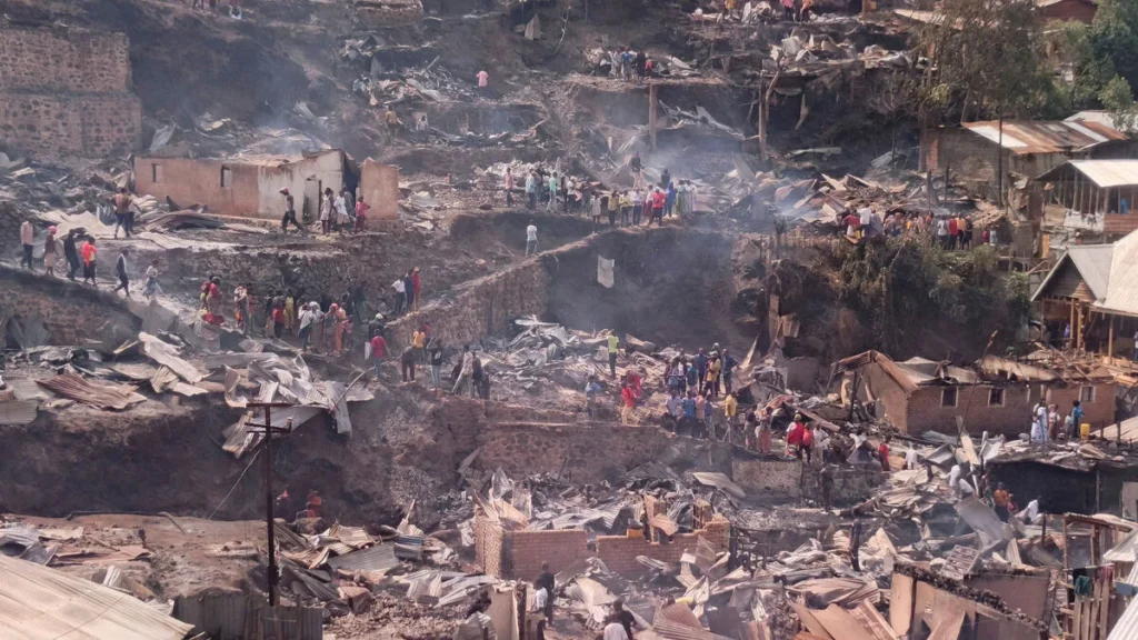 Minst 24 barn dör i skolbrand i östra Kongo-Kinshasa
Alternative:
Minst 24 barn omkommer i skolbrand i östra Kongo-Kinshasa