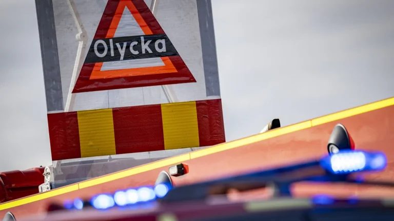 Sju personer fördes till sjukhus efter lägenhetsbrand i Bromölla – två barn bland de skadade.
