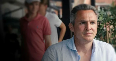 Johan Croneman: Hon smular sönder Ernstbergers förvridna fantasier