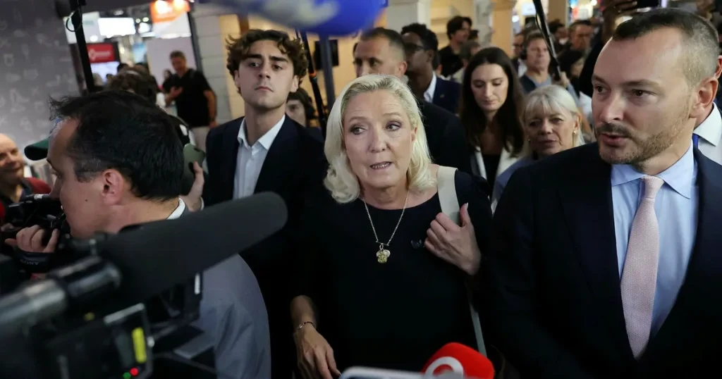 Le Pen uppmanar journalister att dra på sig skottsäker väst
