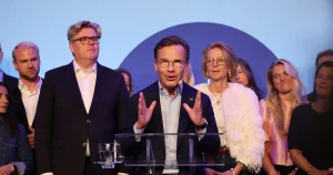 Kristersson öppnar för nya konstellationer