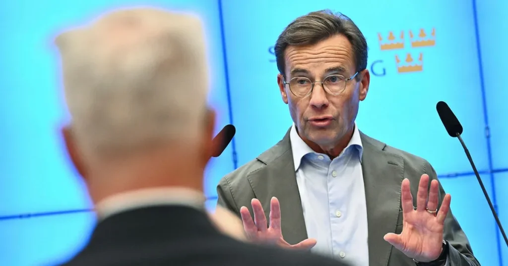Susanne Nyström: Såg vi just Ulf Kristersson kasta Simona Mohamsson under bussen?