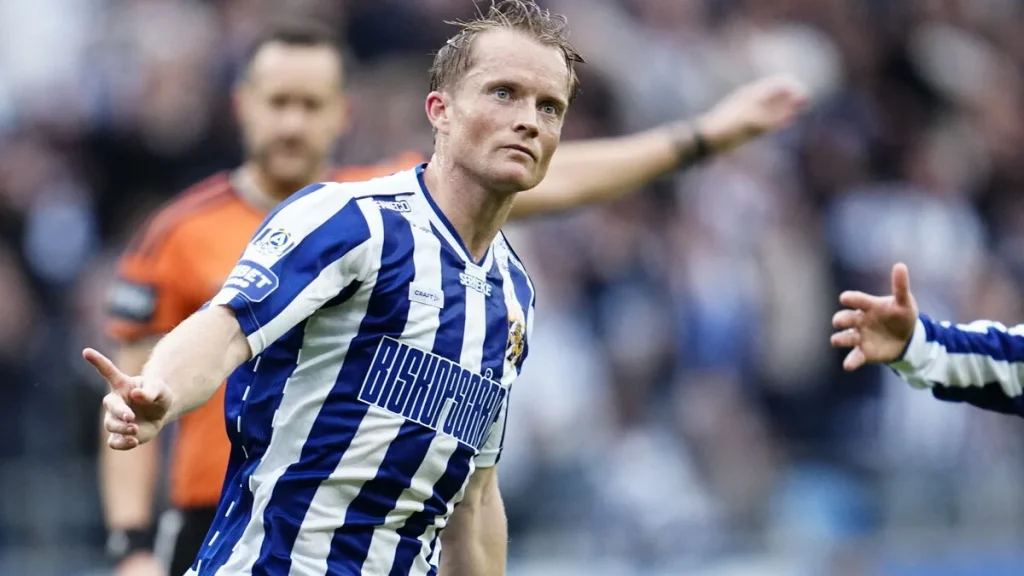 Sam Larssons frispark hjälpte IFK Göteborg besegra Halmstad igen
Alternative, more punchy sports headline:
Sam Larssons frispark sänkte Halmstad igen för IFK Göteborg