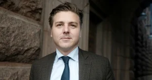SD-toppen Gustav Gellerbrant återgår i tjänst efter Expos avslöjande
