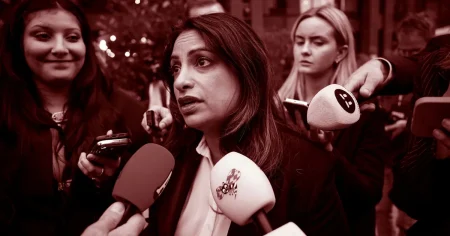 Ledare: Varför är det just Nooshi Dadgostar som inte har någon jävla ordning i sitt parti?
