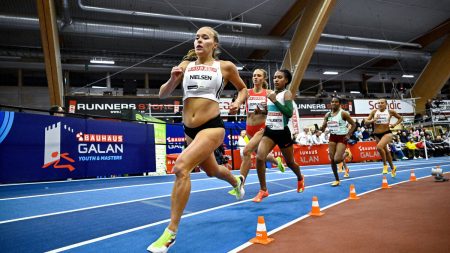 Svenska löparen Julia Nielsen säger att hon är glad att hon lever efter en allvarlig cykelolycka.