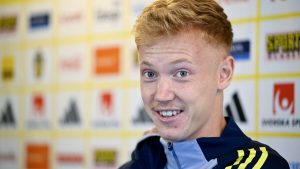 Hugo Larsson skriver långtidskontrakt med Fulham – inleds med lån från Frankfurt