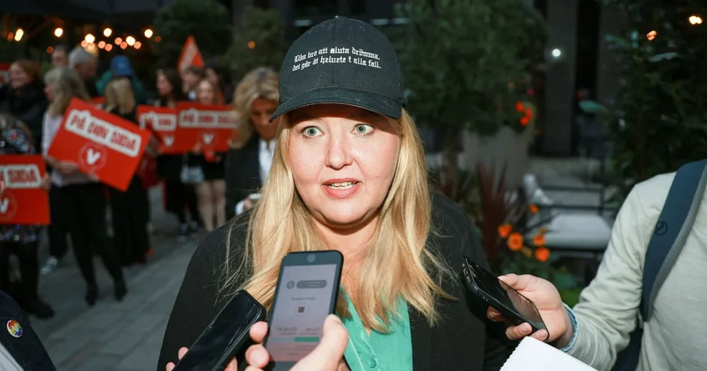 Amanda Sokolnicki: V-ledningen har stängt in sig i bunkern med sin kaffekokare