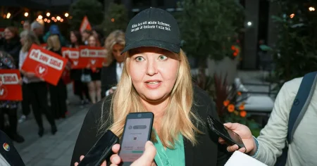 Amanda Sokolnicki: V-ledningen har stängt in sig i bunkern med sin kaffekokare