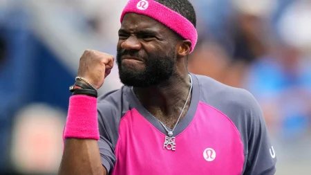 Tiafoe klar för kvartsfinal i US Open efter vändning i fem set mot Michelsen