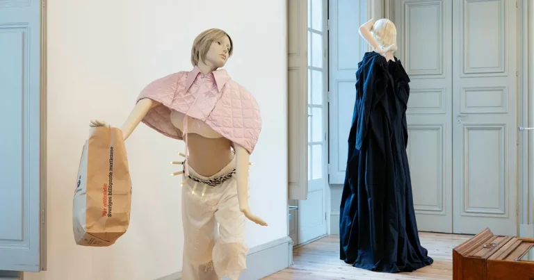 Svenskt mode tar plats i Paris: ”Det bubblar under minimalismen”
