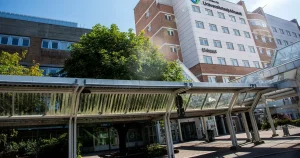 Läkarchef sprang ultralopp – fick lön samtidigt