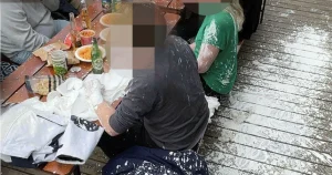 Rasande pappa kastade färg på partybåt – döms