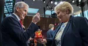 Norska S löste ny regering på valnatten
