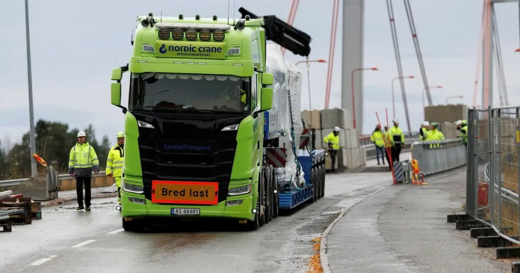 Nu har lastbilen flyttats från Strömsundsbron: ”Man åker inga onödiga resor”