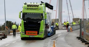 Nu har lastbilen flyttats från Strömsundsbron: ”Man åker inga onödiga resor”