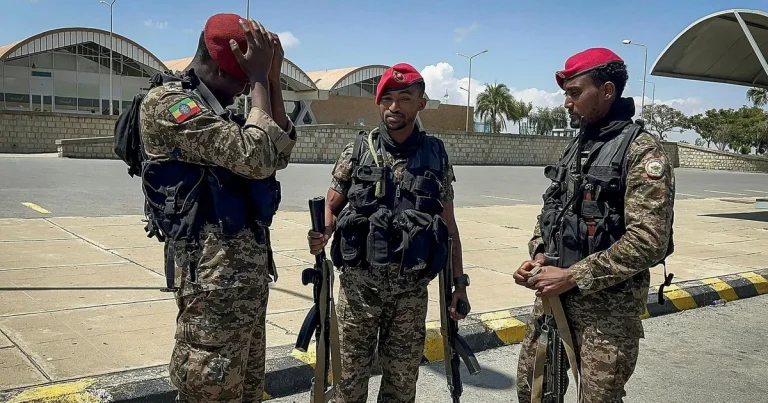 Eritreanska trupper strider inne i Etiopien