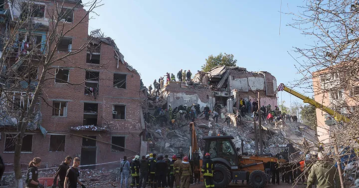 Civil buss i Kramatorsk bombad – minst 30 dödade