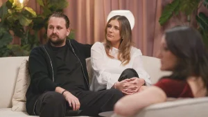 Gift vid första ögonkastet-deltagaren Julia Jansson håller med om kritiken att programmet har blivit mer som reality-TV.
