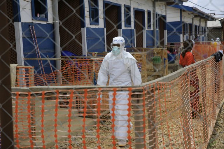Ebolautbrottet i Kongo-Kinshasa har dödat över 5 000, enligt myndigheterna.