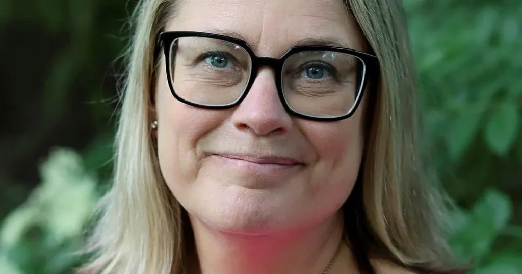Mörkt och mycket charmigt om att stå på tröskeln till puberteten