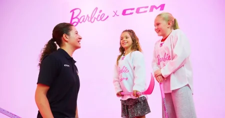 Emma Lukins: Är Barbie-utrustning vägen framåt för tjejers ishockey?
