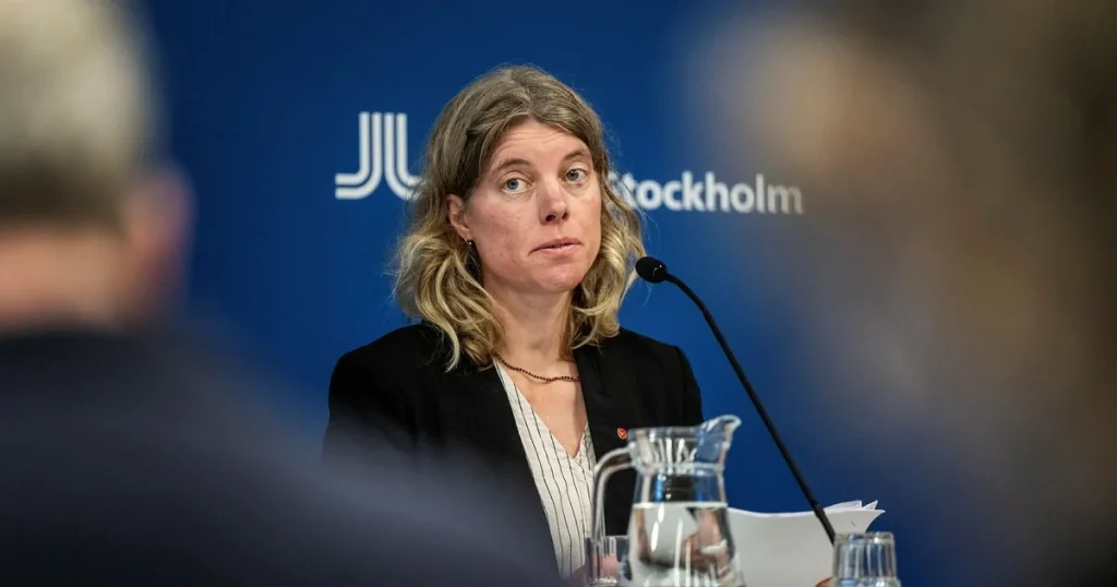 V: Vi fäller alla minoritetsstyren i Region Stockholm