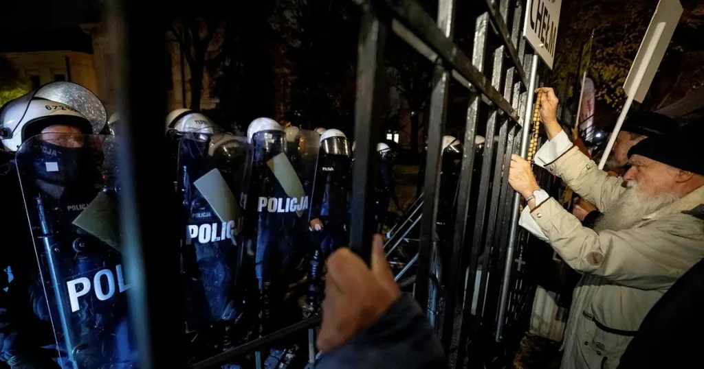 Oroligt i Polen efter politisk strid om domstol