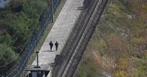 Spänt läge vid gränsen – Nordkorea hotar med nytt ljudkrig