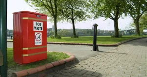 Hundägare i London rasar – vill ha kvar sina hundlatriner