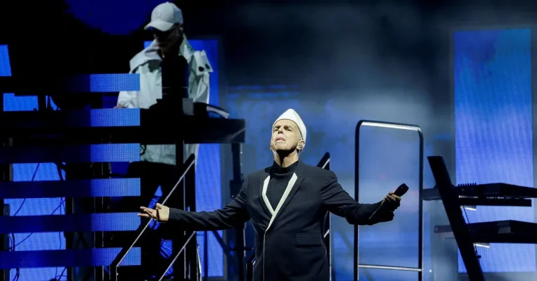 Sobert när Pet Shop Boys skildrar datorpionjärens tragiska öde
