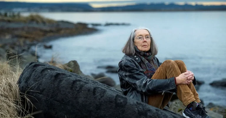 Läs ”Minisemester” av Nobelpristagaren Anne Carson