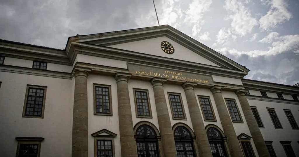 Efter stökiga förhandlingarna: Regionfullmäktige i Stockholm skjuts upp