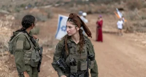 Bosättare angrep soldater som skyddade palestinsk familj