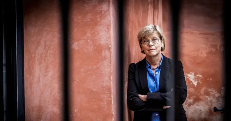 Ingrid Carlbergs bok om Akademiledamoten lyser upp ett omtumlande tidevarv