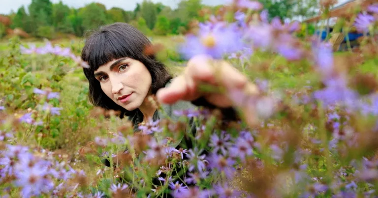 Laleh berör – men debutboken hade behövt en växel till