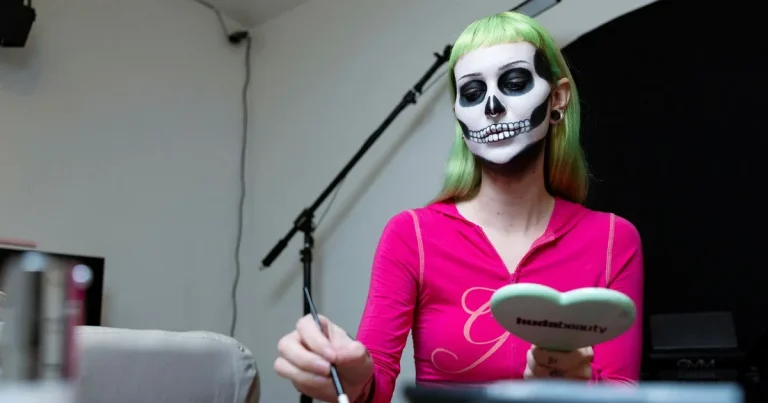 Guide: Så lyckas du med halloweensminkningen