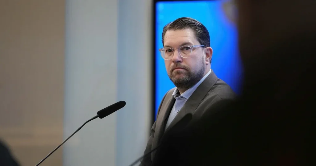 Statsvetare om SD-bråket: ”Åkesson vill städa framför egen dörr”