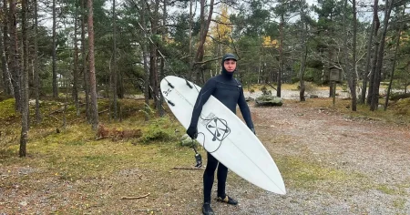 Han surfar i stormen: ”Kaoset är lite av njutningen”