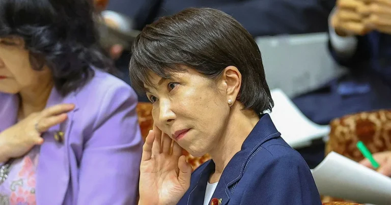 Premiärministern sminkar sig i timmar – hinner inte tänka på Japans framtid