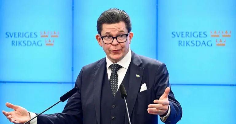Talmannen skjuter upp besked om sondering