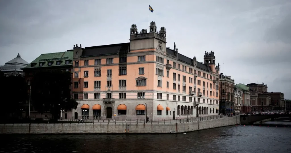 Underkändes i säkerhetsprövning – hade fortsatt tillgång till hemliga uppgifter nära statsministern